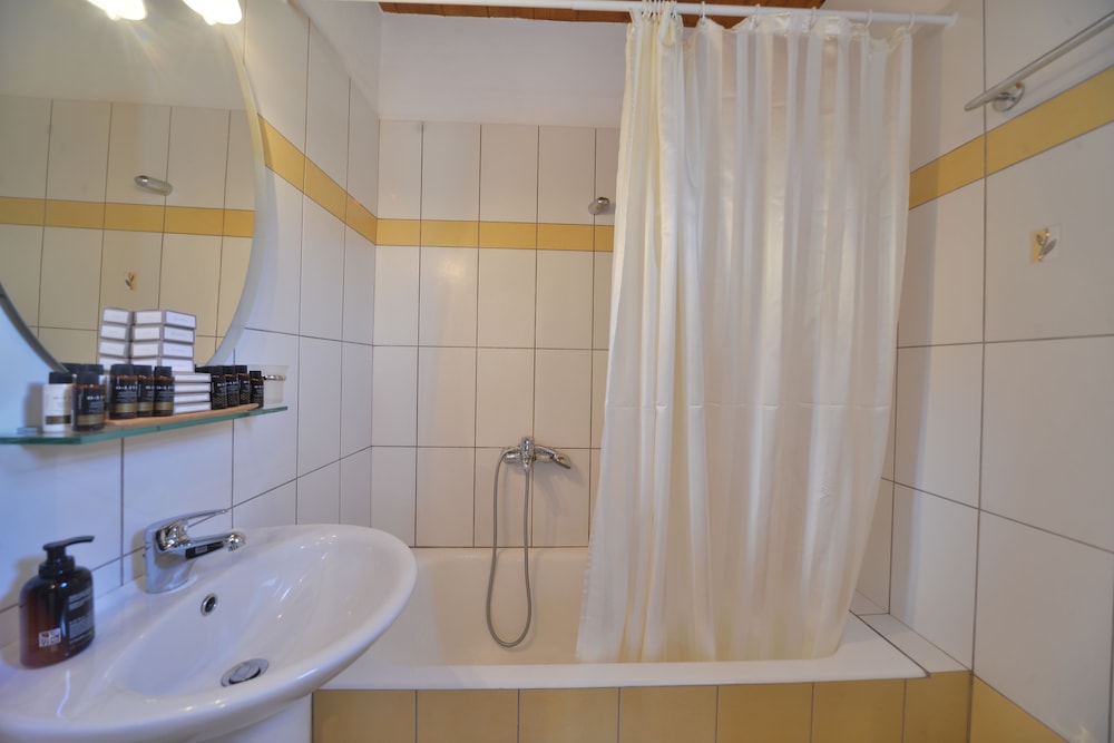 Amorgion Hotel 47/50