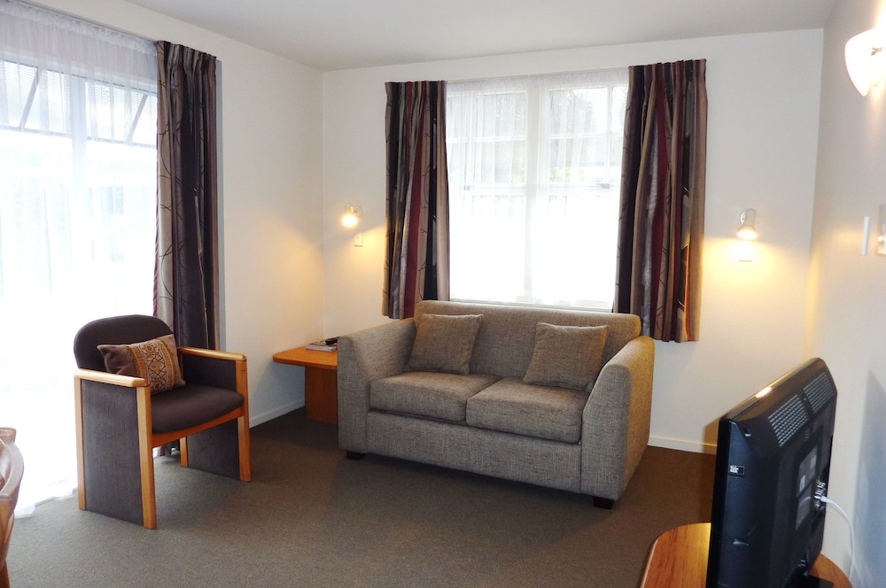 Colonial Inn Motel 31/41