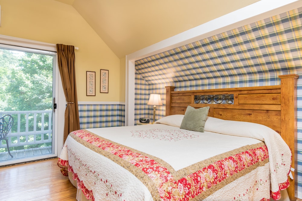 Mountain, Suite, King Bed