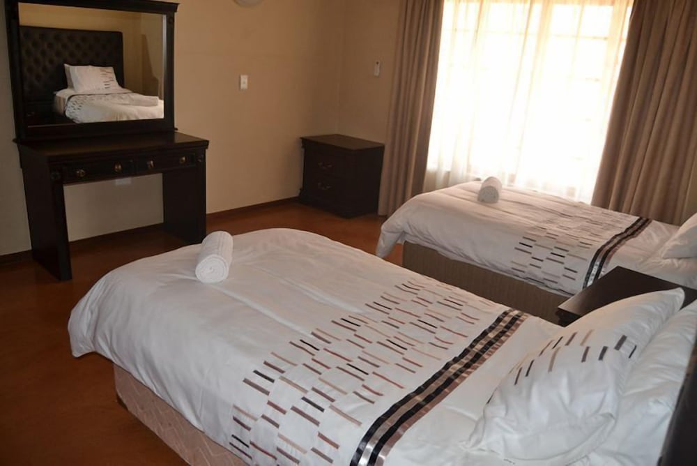 Thabaledi Game Lodge 13/50