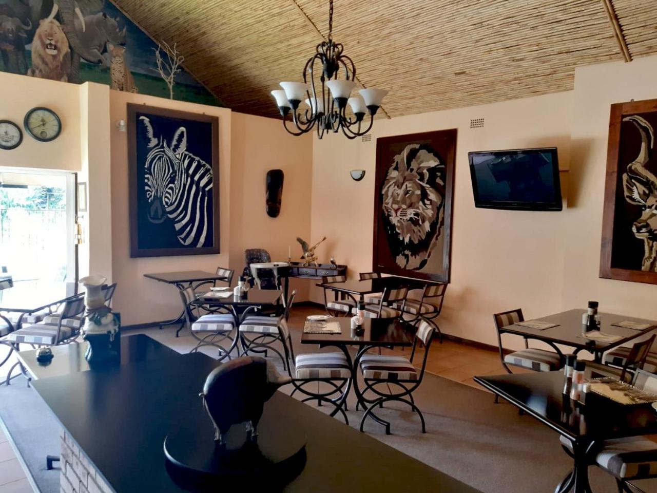 Ipe Tombe Guest Lodge 33/46