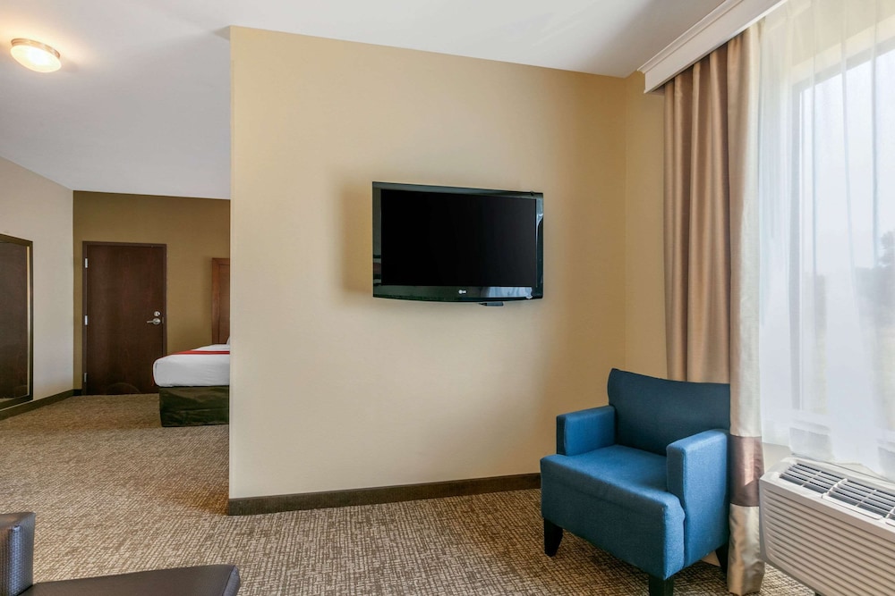 Comfort Suites Forrest City 32/44