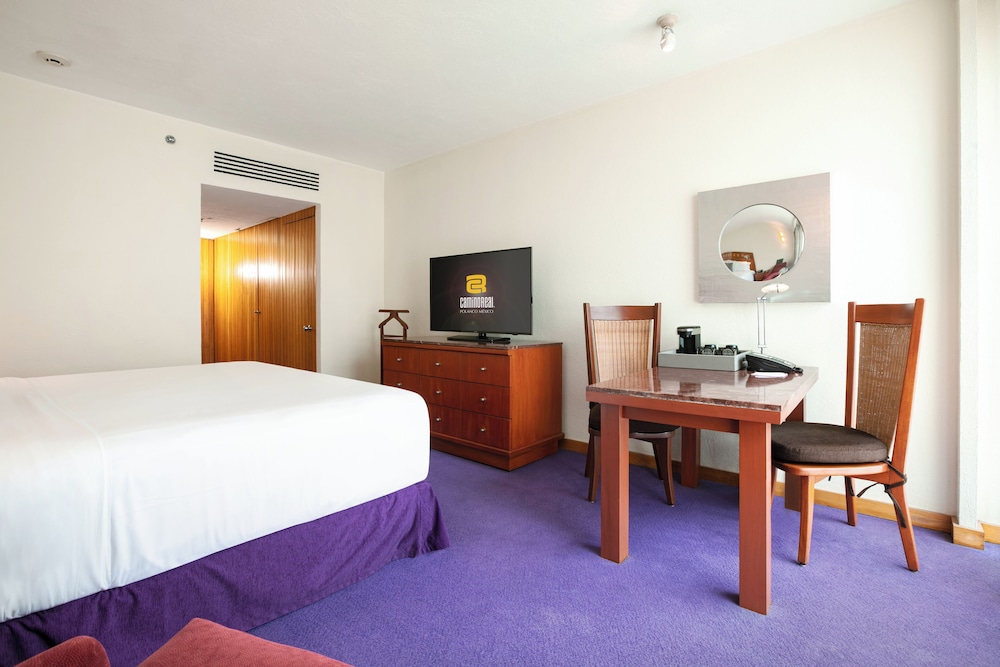 DELUXE, KING BED