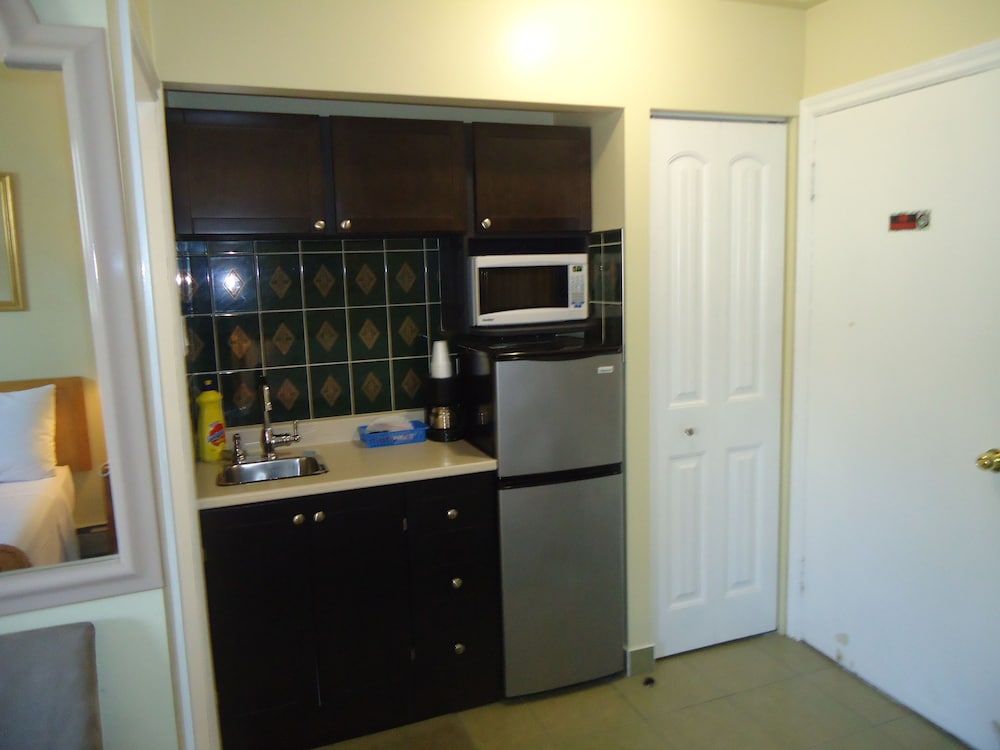Bayside Inn & Waterfront Suites 6/40