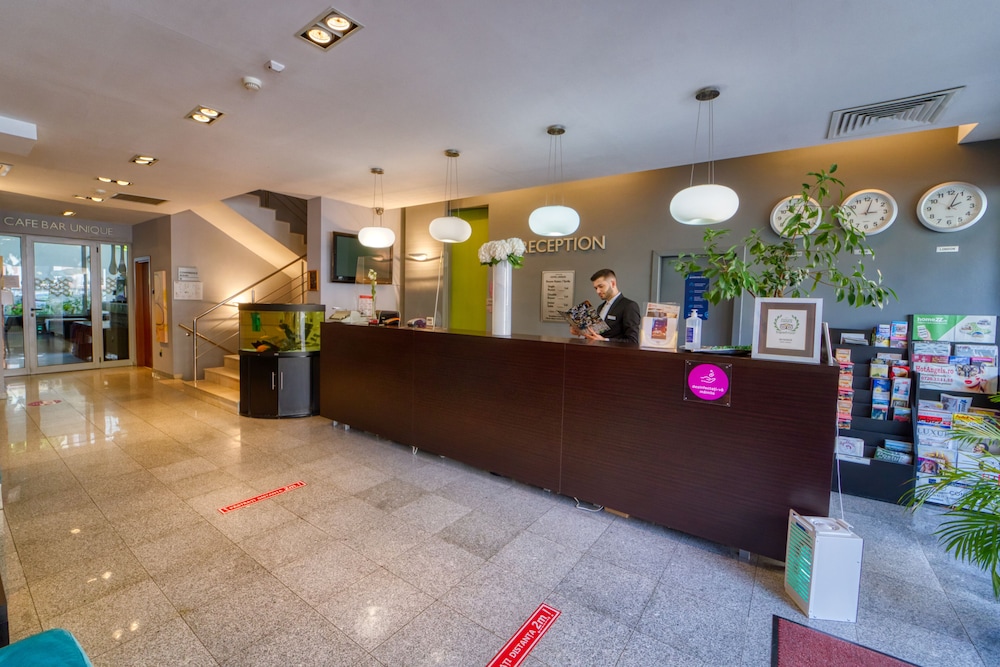 Unique Hotel 4/67