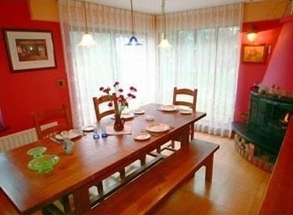 Armidale Cottages Bed & Breakfast 18/28
