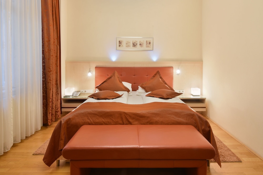 Hotel Pension Baronesse 16/45