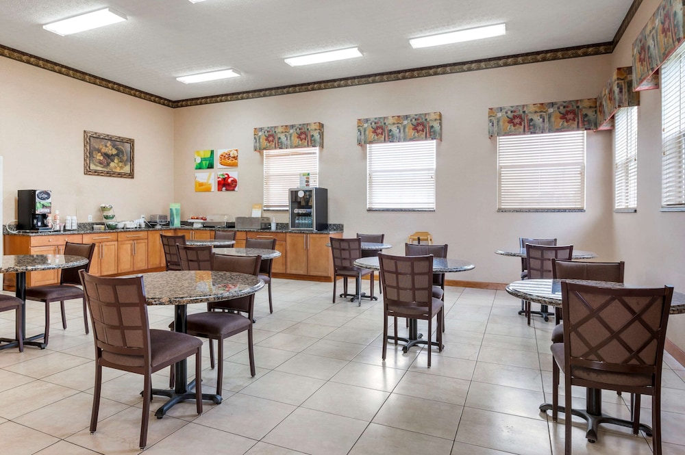 SureStay by Best Western Obetz Rickenbacker Airport 28/45