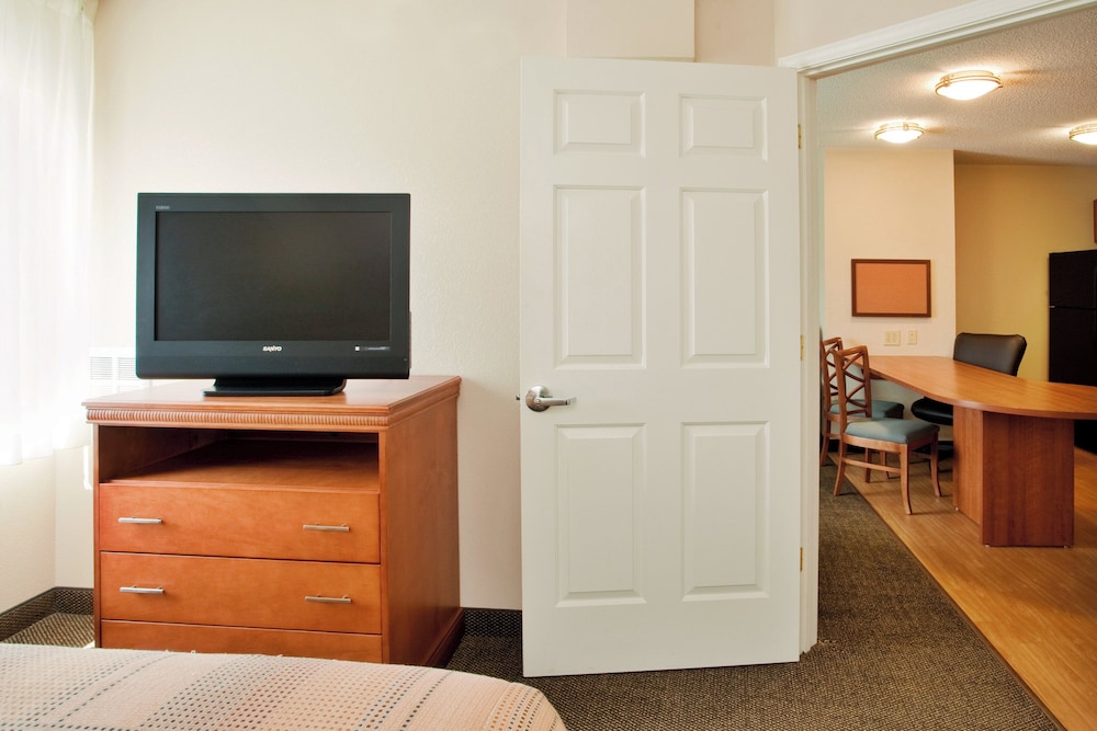 Candlewood Suites Colonial Heights Fort Lee 34/43