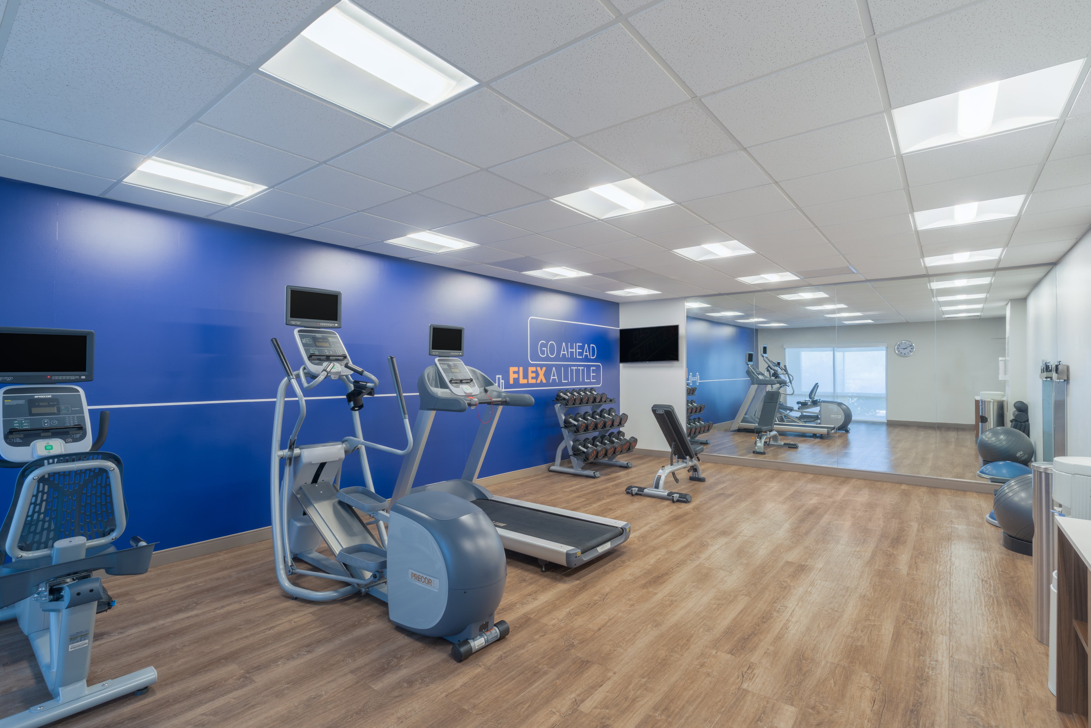 Holiday Inn Express & Suites Lexington W - Versailles 44/70