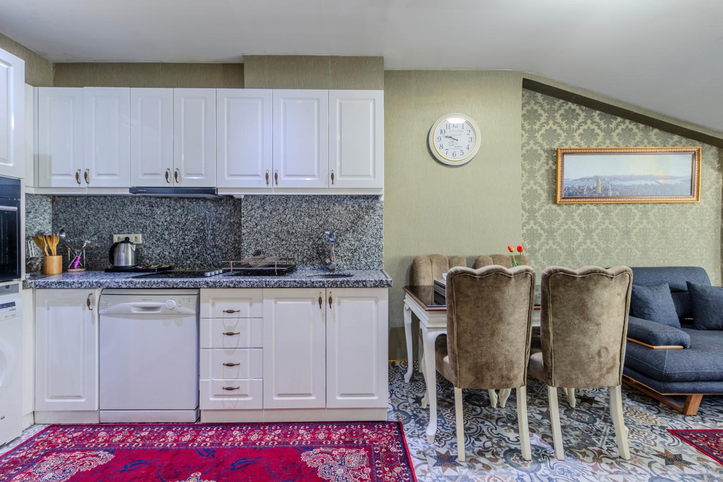 LEMIS SUITE 8/50