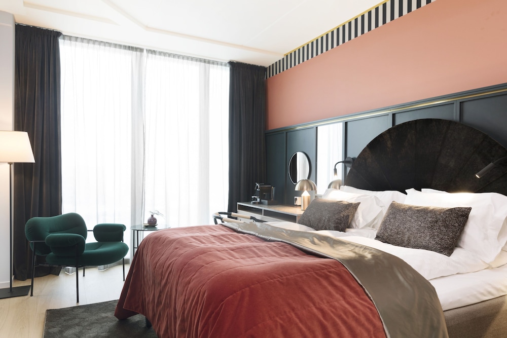 Elite Hotel Carolina Tower 24/62