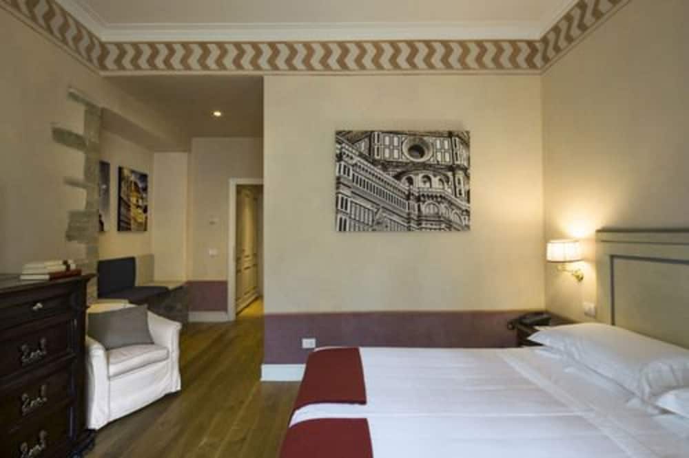 TRADITIONAL, SUITE