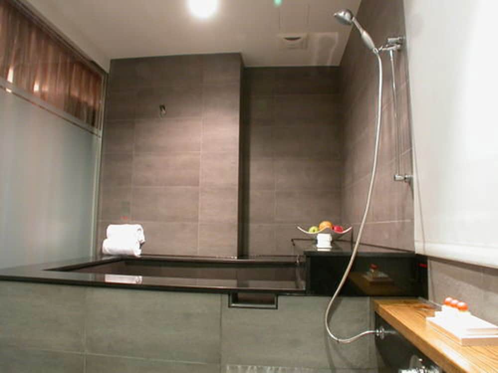 Aqua Bella Hot Spring Hotel 50/50