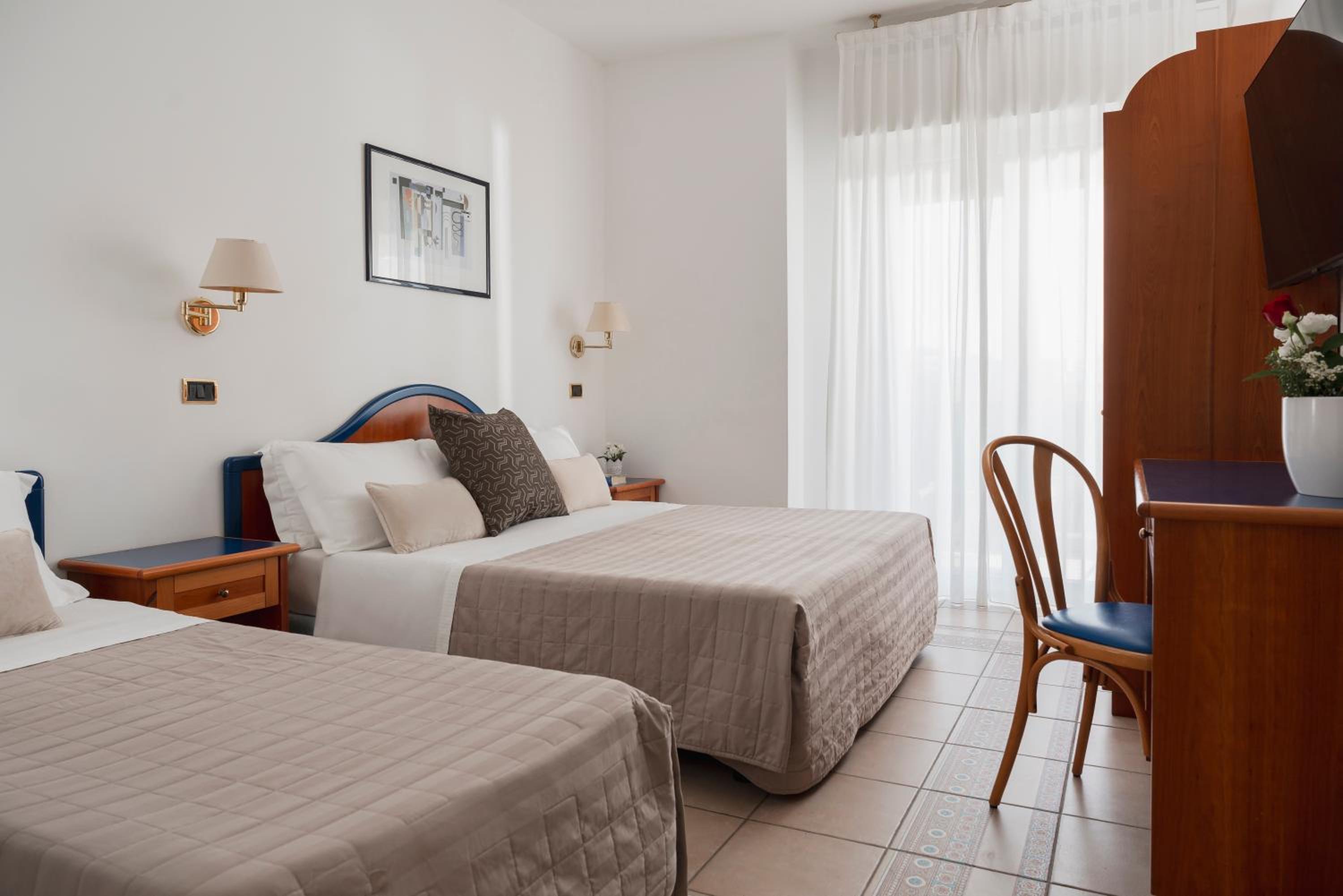 Comfort, Quadruple, Lateral Side Sea View