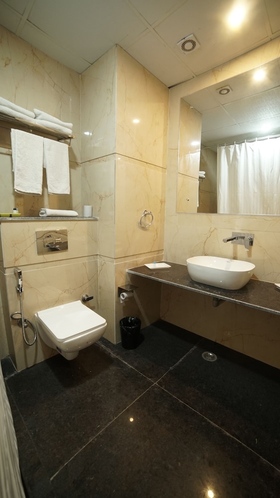 Hotel Crimson Palace 20/20