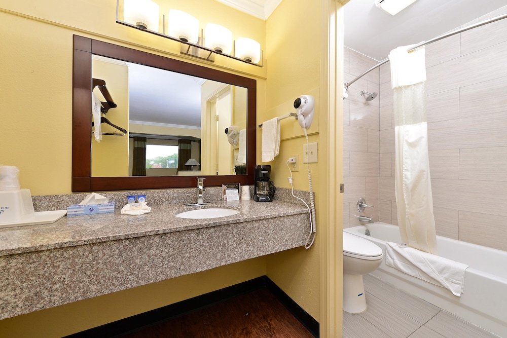 Americas Best Value Inn Suites Winona 19/28