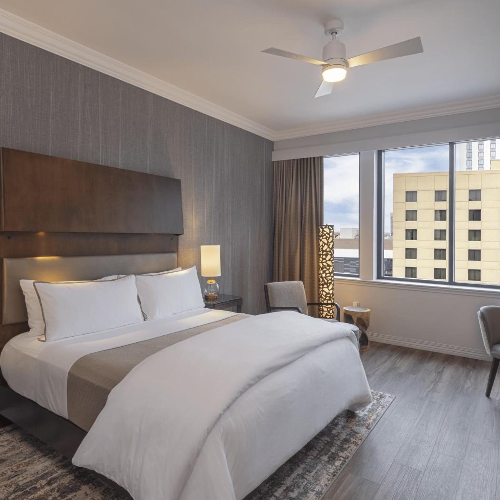 Traditional, King Bed, Accessible
