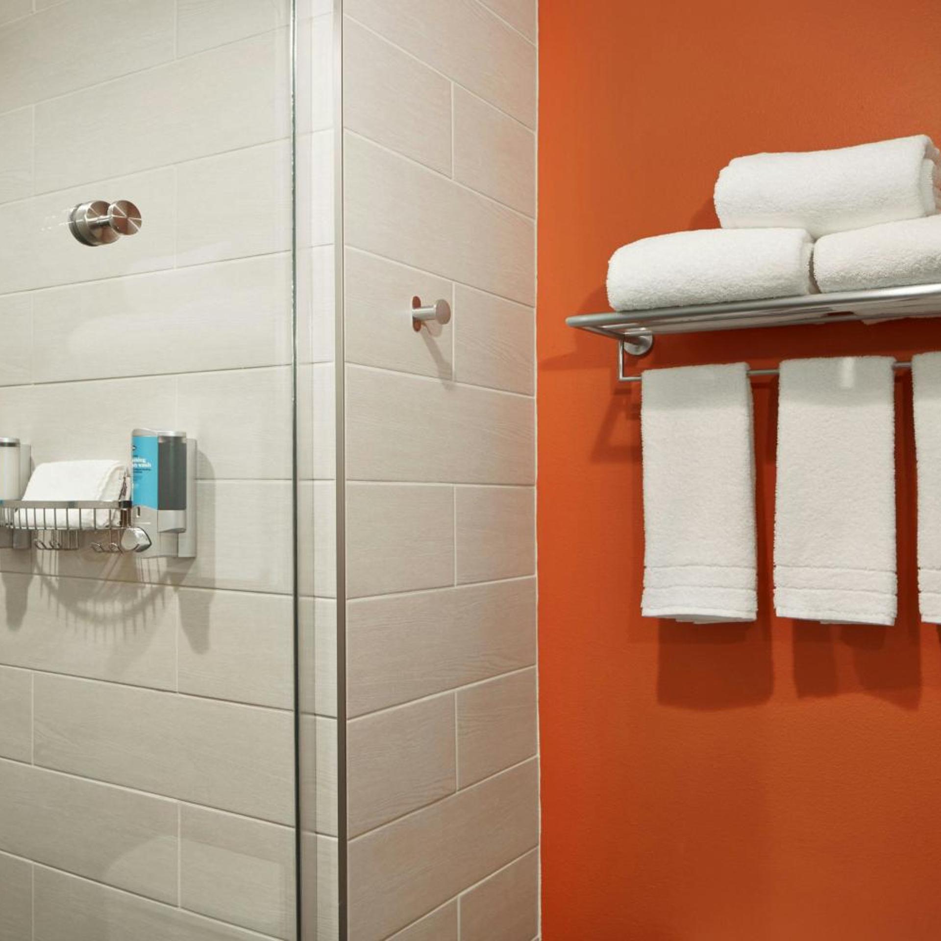 Aloft, Guest Room, 2 Queen Beds، ALOFT SEATTLE REDMOND 7/10