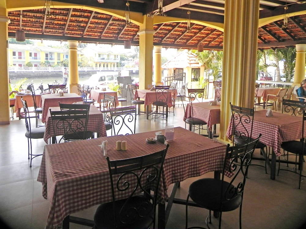 RIVERSIDE REGENCY RESORT 33/37