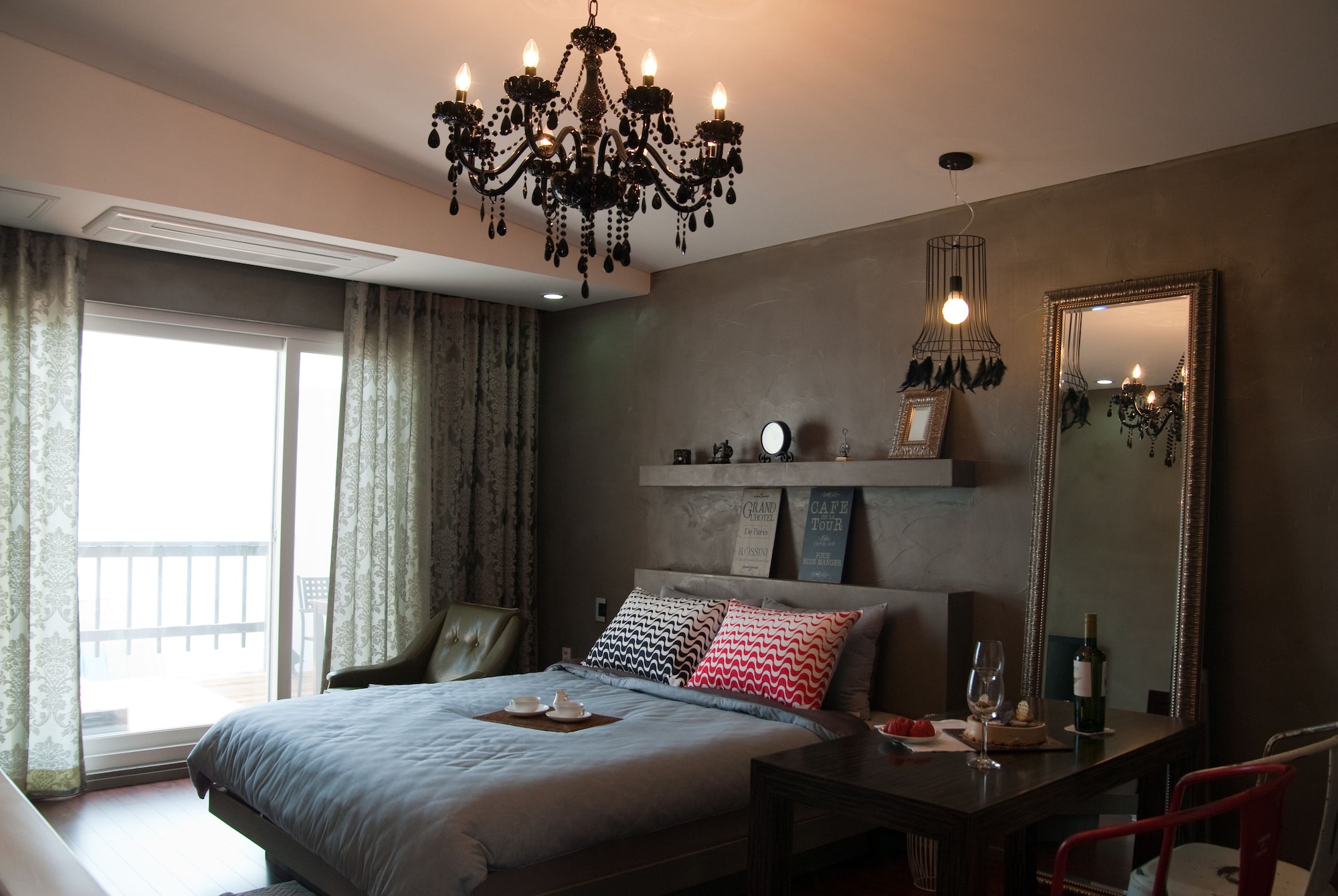 Superior, Queen Bed