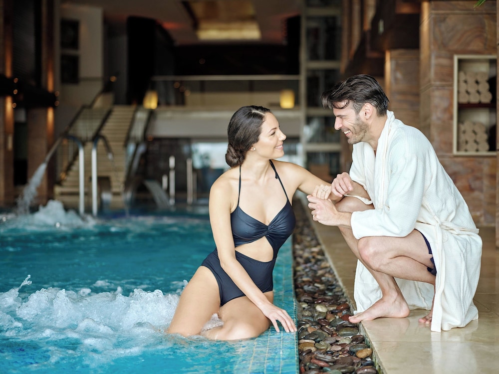 swimming pool spa