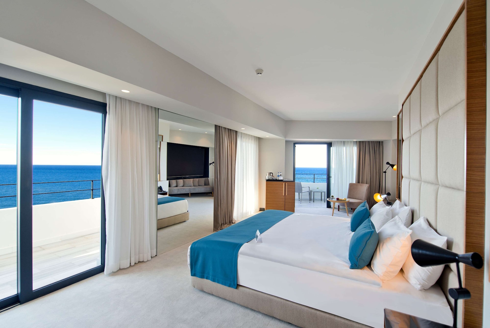 SUITE, KING BED, SEA VIEW