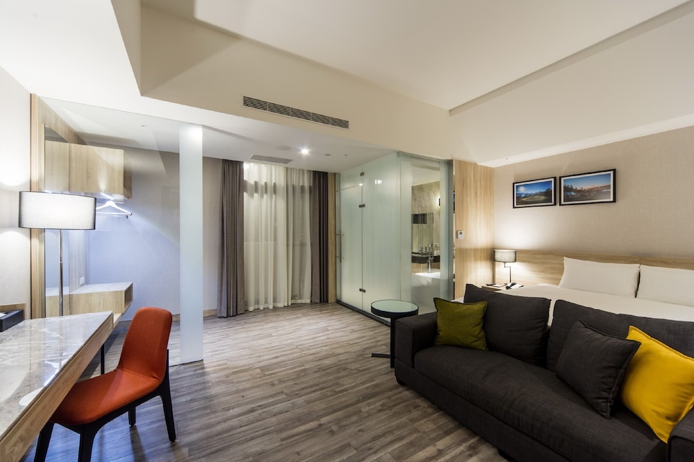 The HO Hotel 44/60