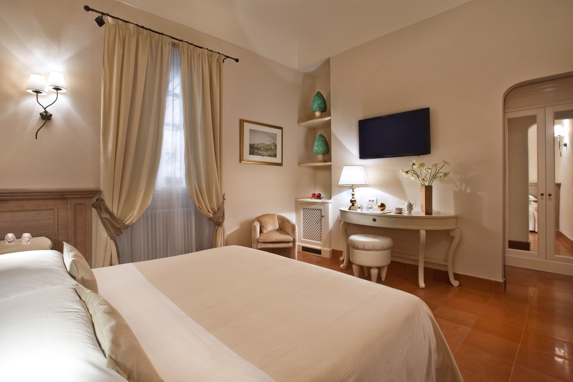 CLASSIC, DOUBLE OR TWIN BED, CITY VIEW