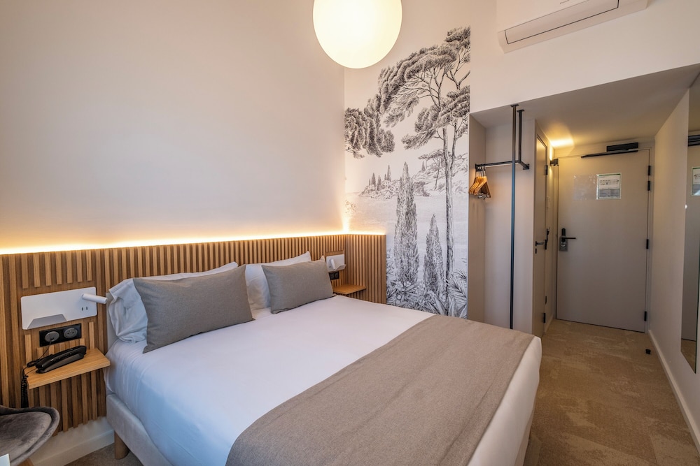 The Originals Le Relais D Aubagne 18/58