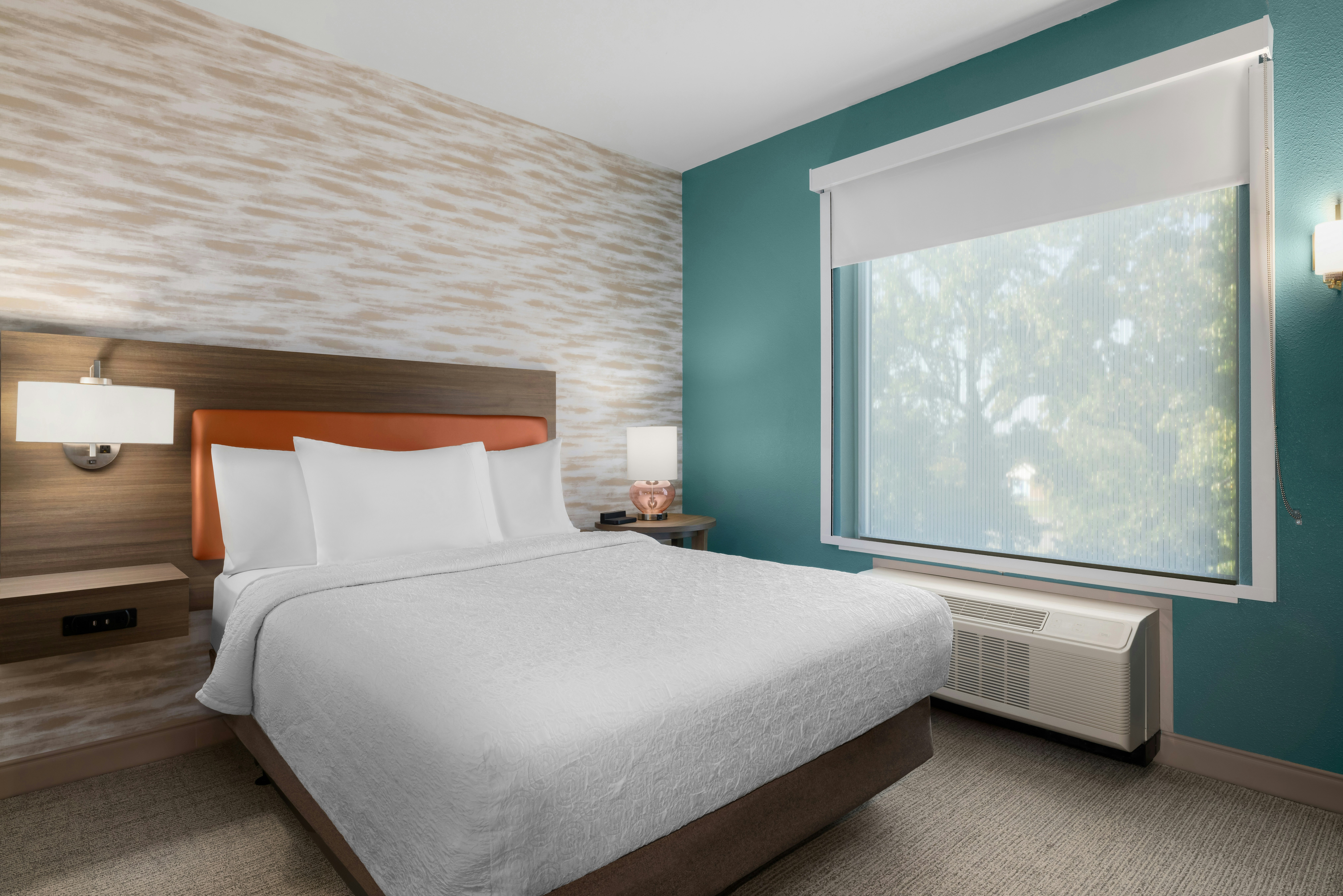 1 BEDROOM, SUITE, QUEEN BED