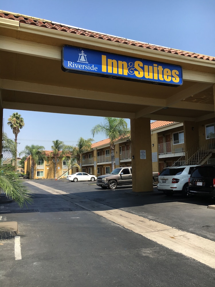 Riverside Inn & Suites 47/56