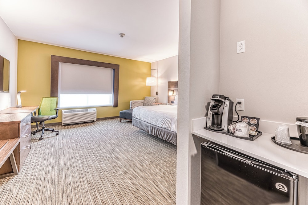 Holiday Inn Express Suites Rantoul 36/76