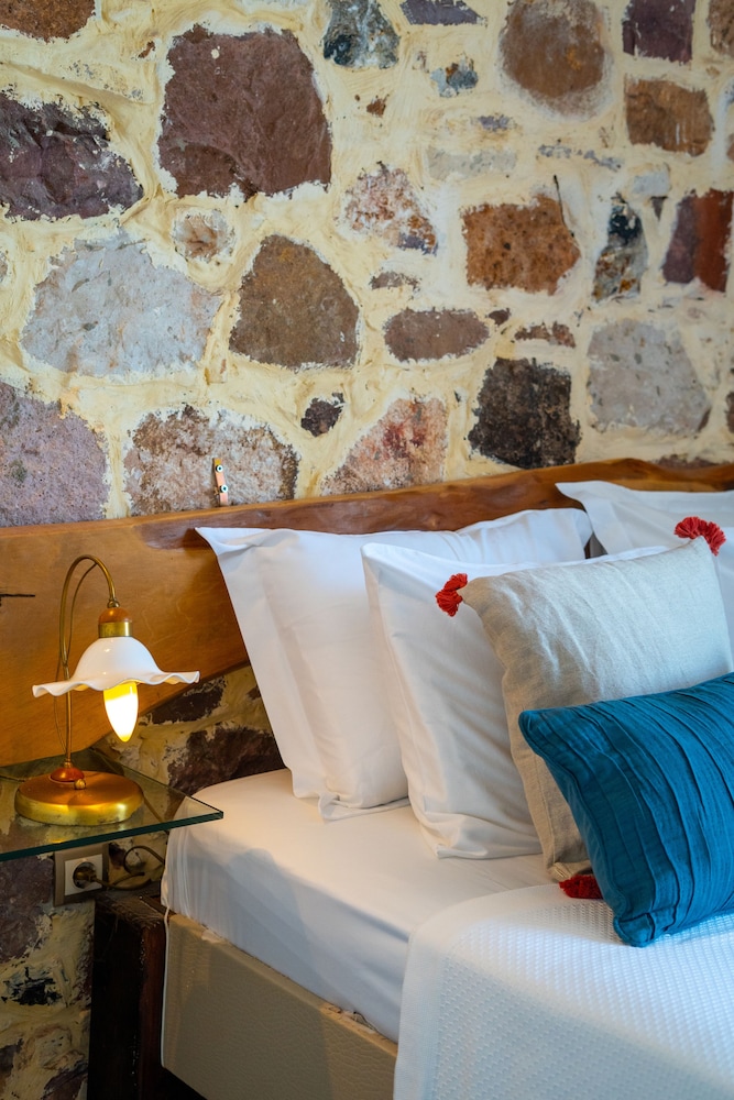 Cunda Battalos Kucuk Otel 9/50
