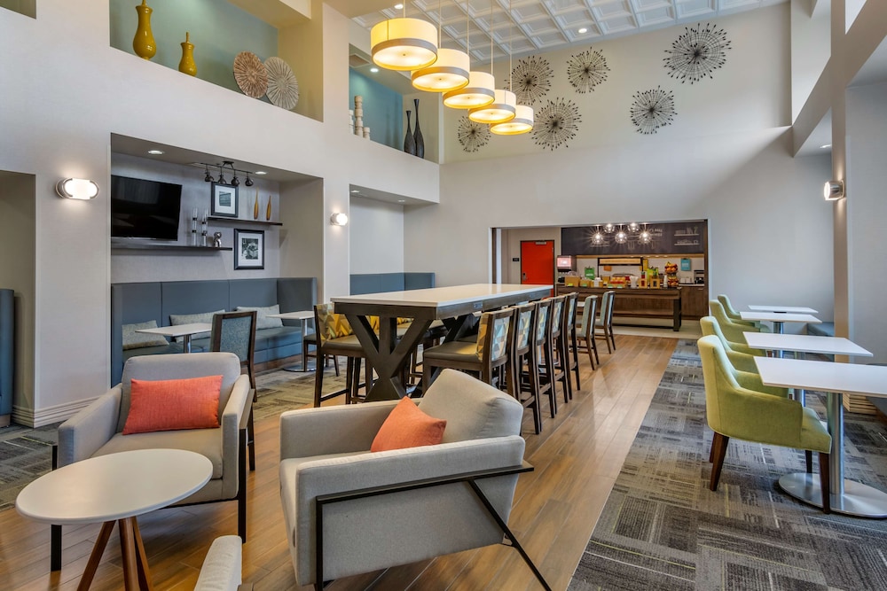 Hampton Inn & Suites by Hilton Edmonton/West 22/35
