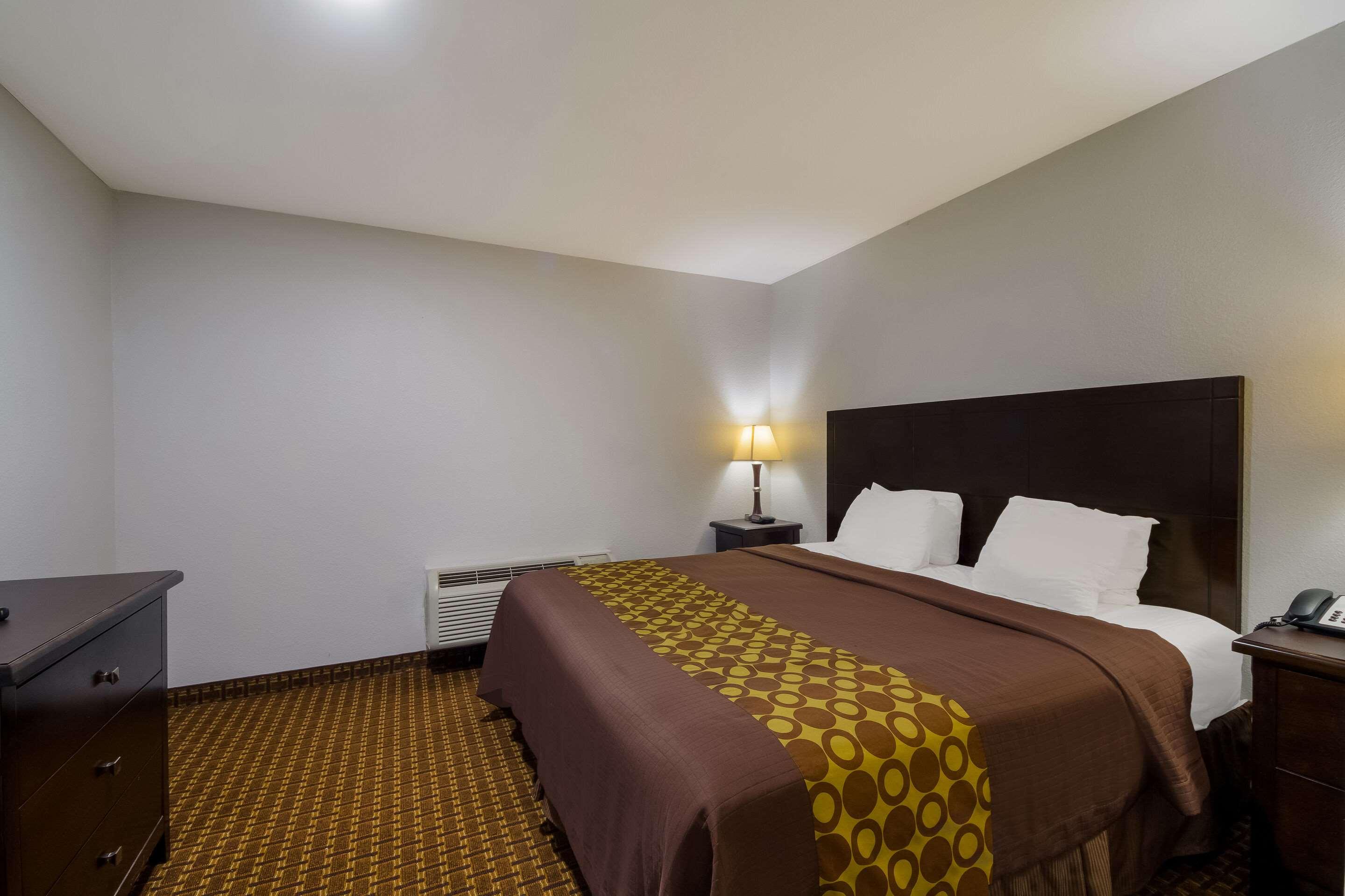 SUITE, KING BED