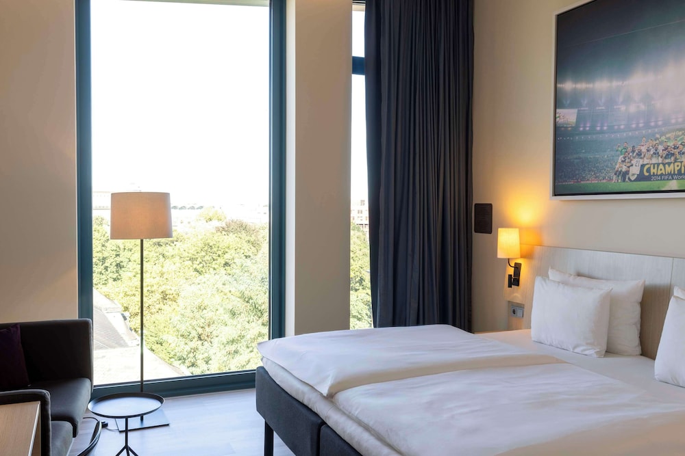 1 BEDROOM, DELUXE, DOUBLE BED, CLUB LOUNGE ACCESS