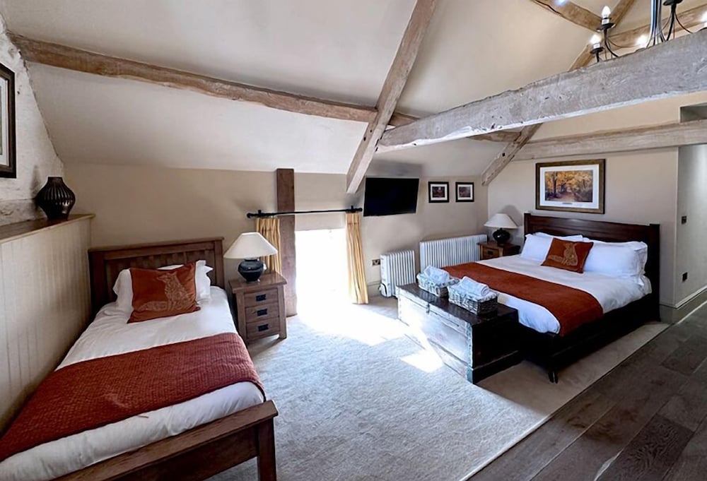 The Crown Inn 3/44
