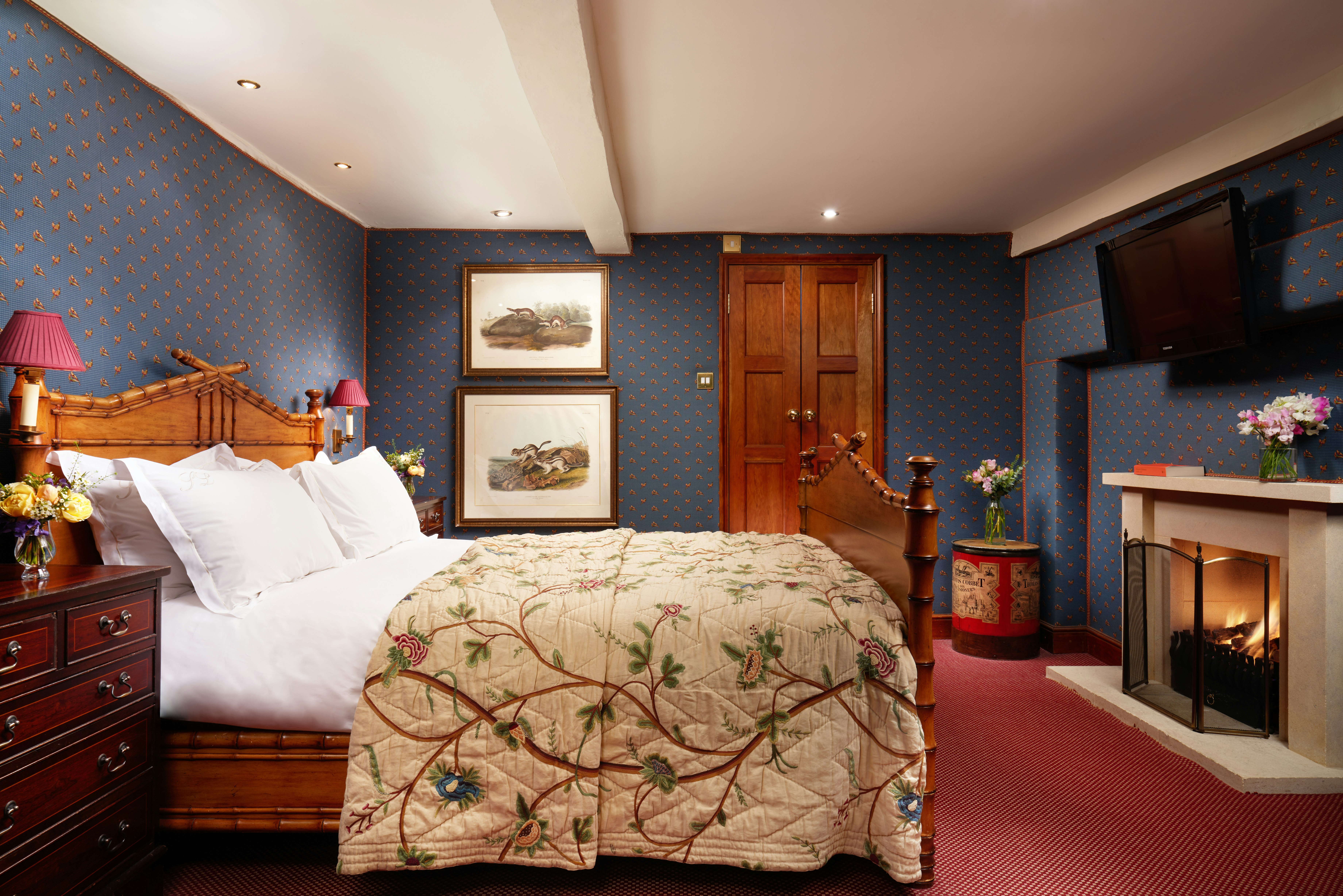 COZY, DOUBLE BED