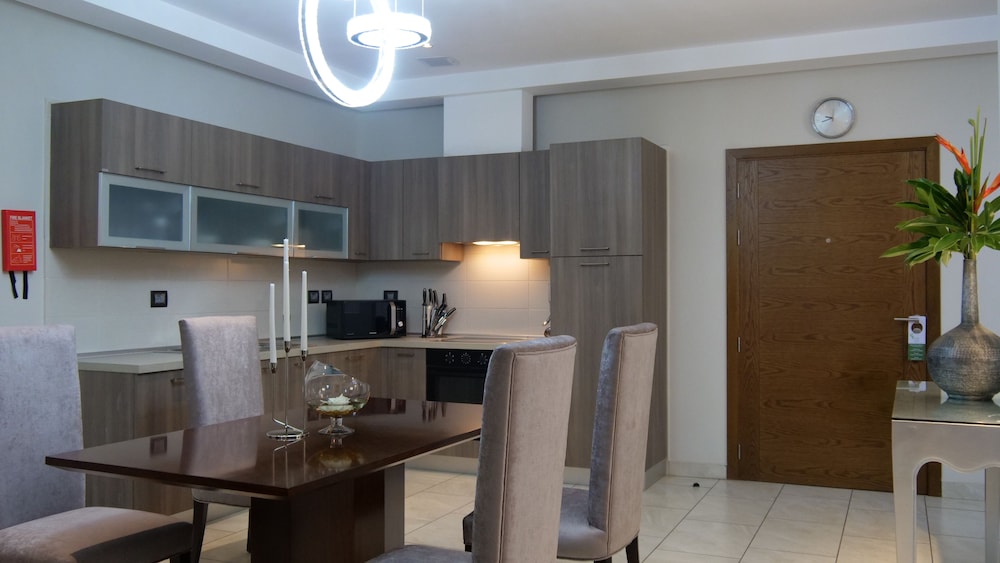 Oak Plaza Suites 13/66