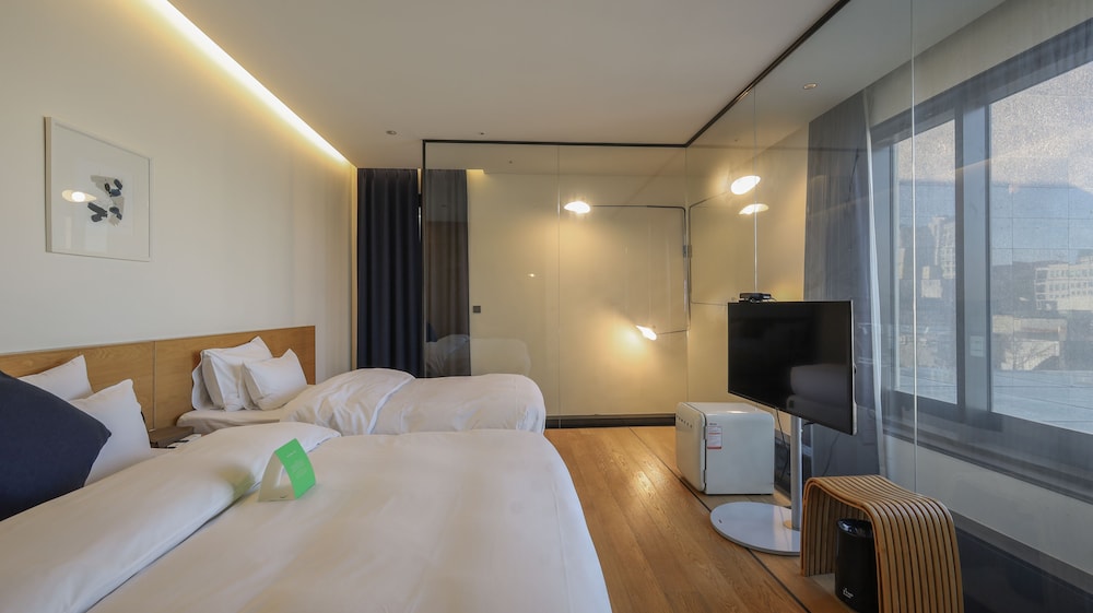 KYND HOTEL 17/50