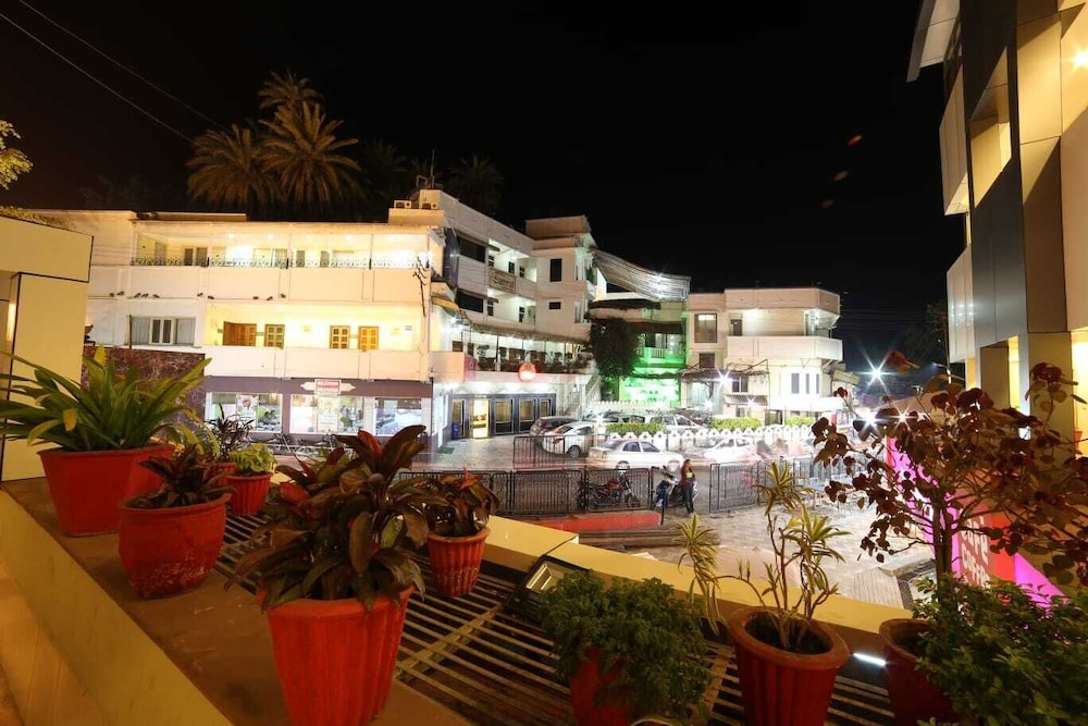 HOTEL SAMRAT INTERNATIONAL 5/28