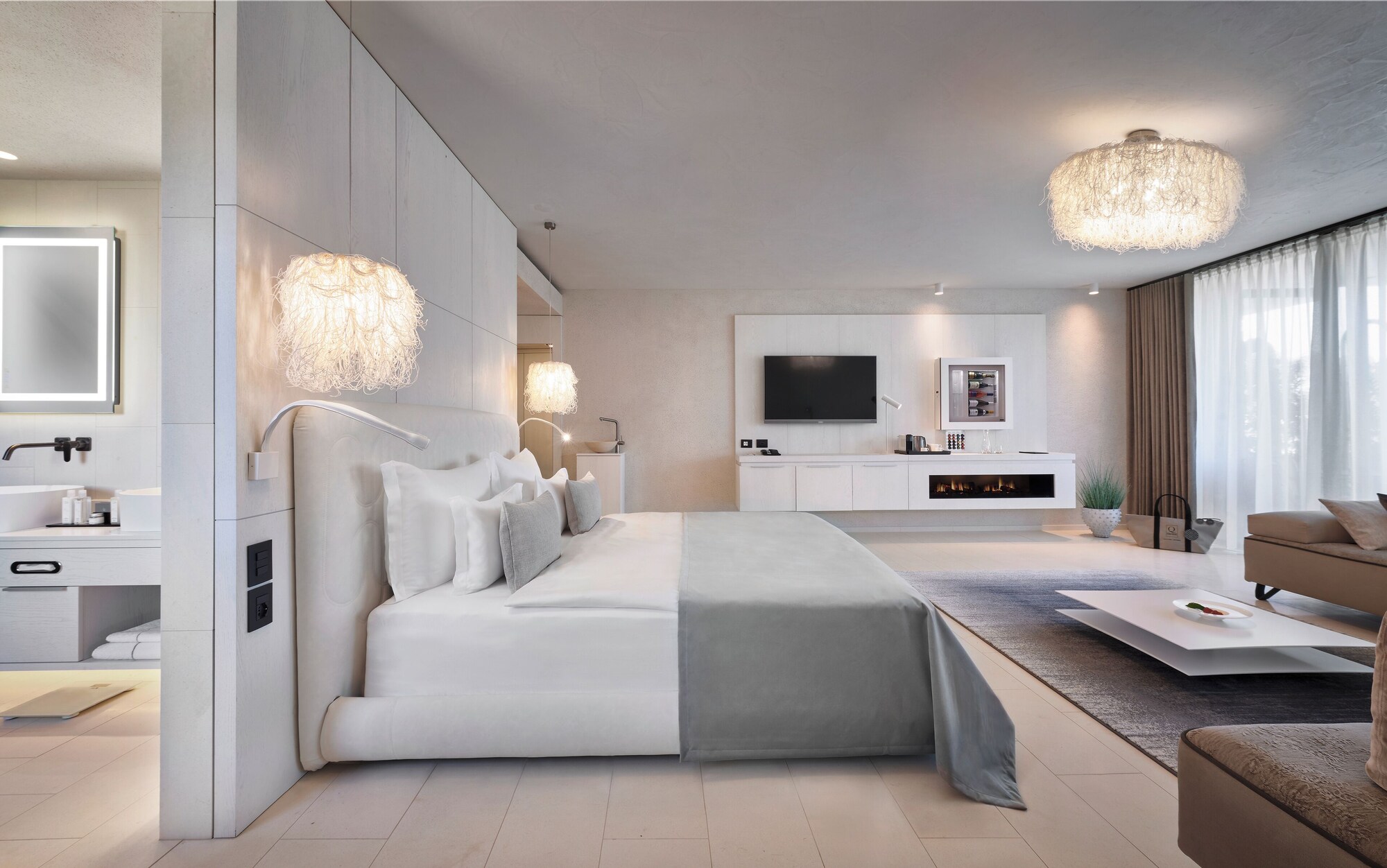 1 BEDROOM, LUXURY, STUDIO, SUITE, POOL VIEW