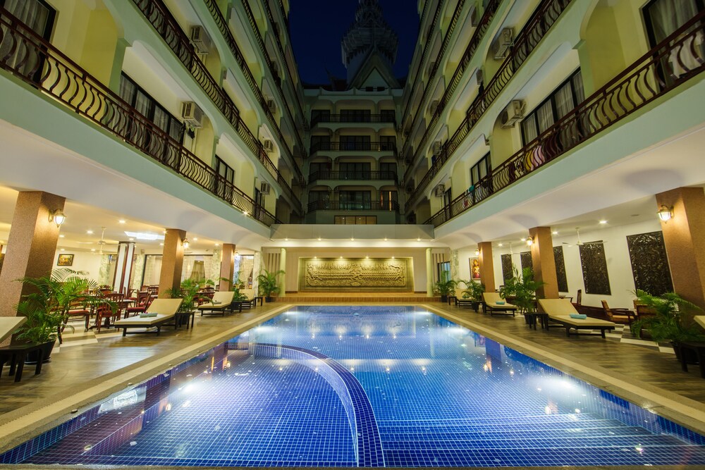 SMILING HOTEL AND SPA 30/50