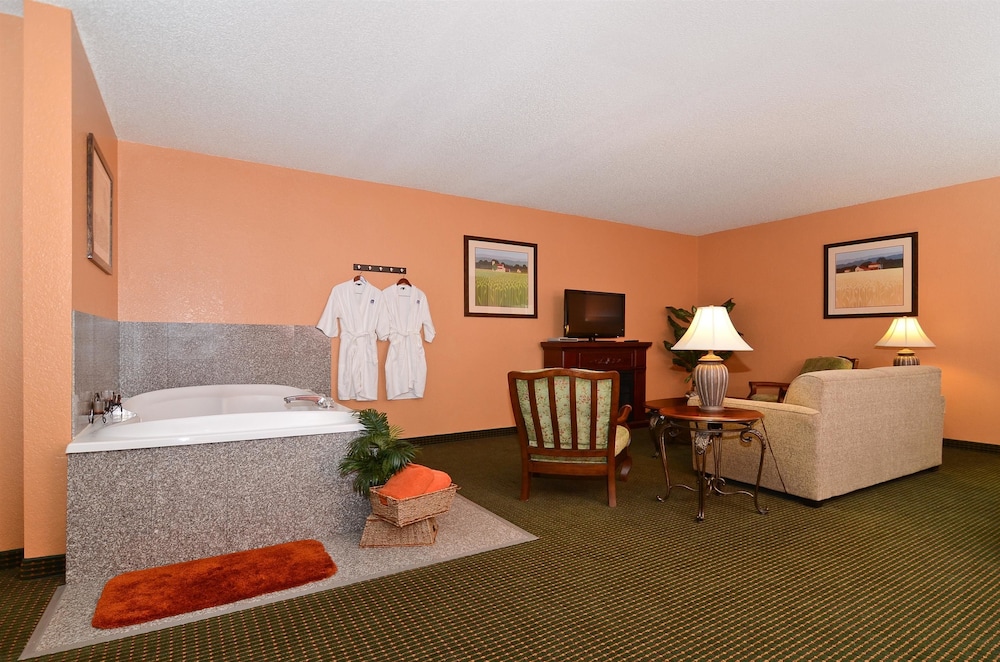AmericInn by Wyndham Grinnell 33/60