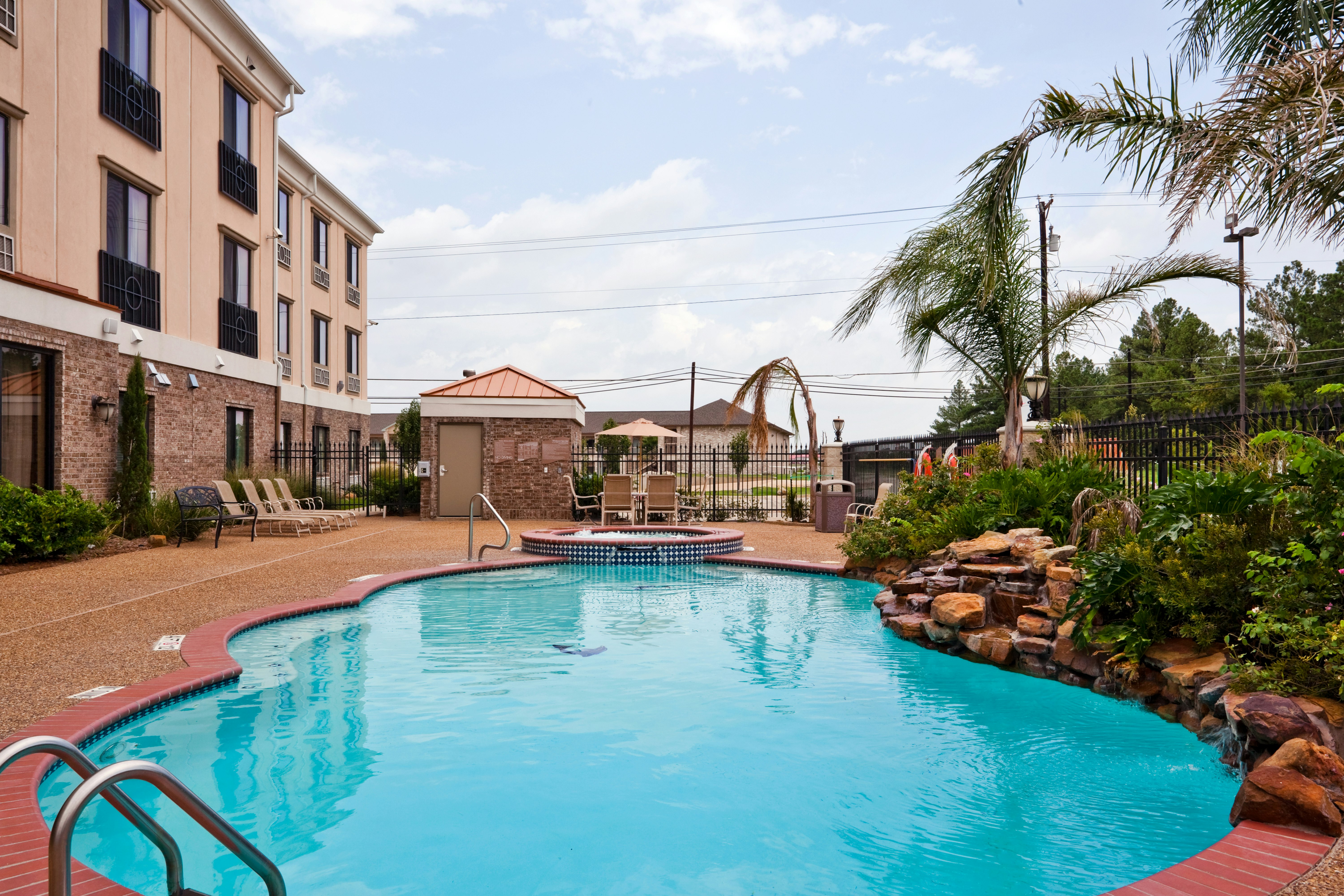 Holiday Inn Express Hotel Suites Fairfield North 63/63