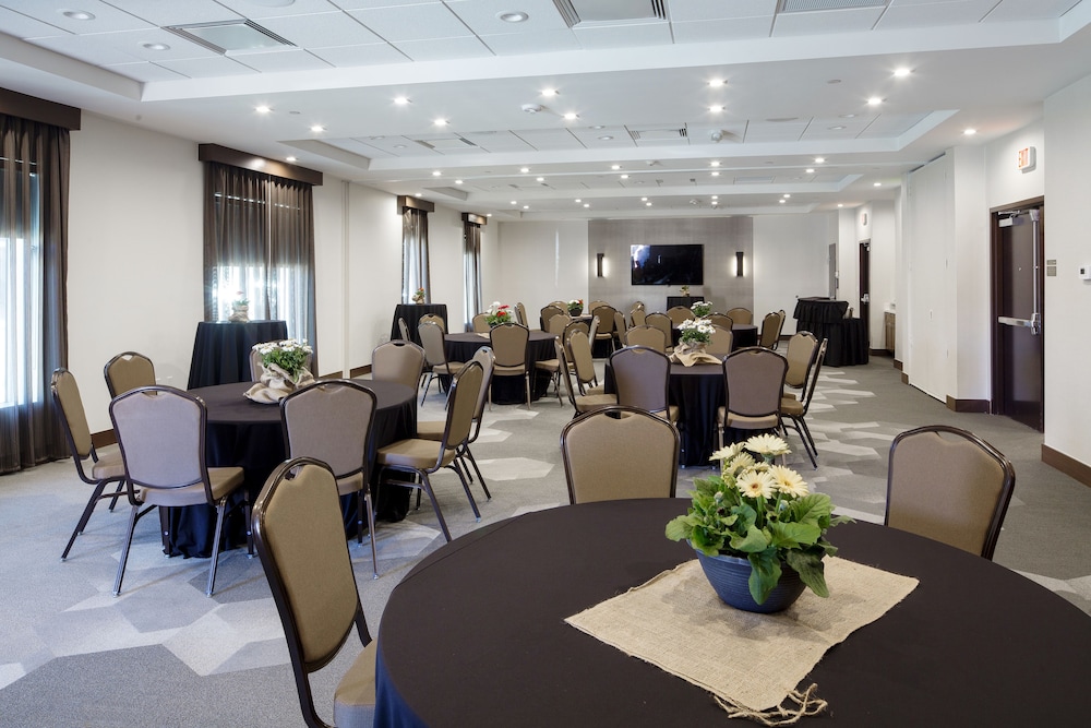 Hyatt Place Lubbock 48/54