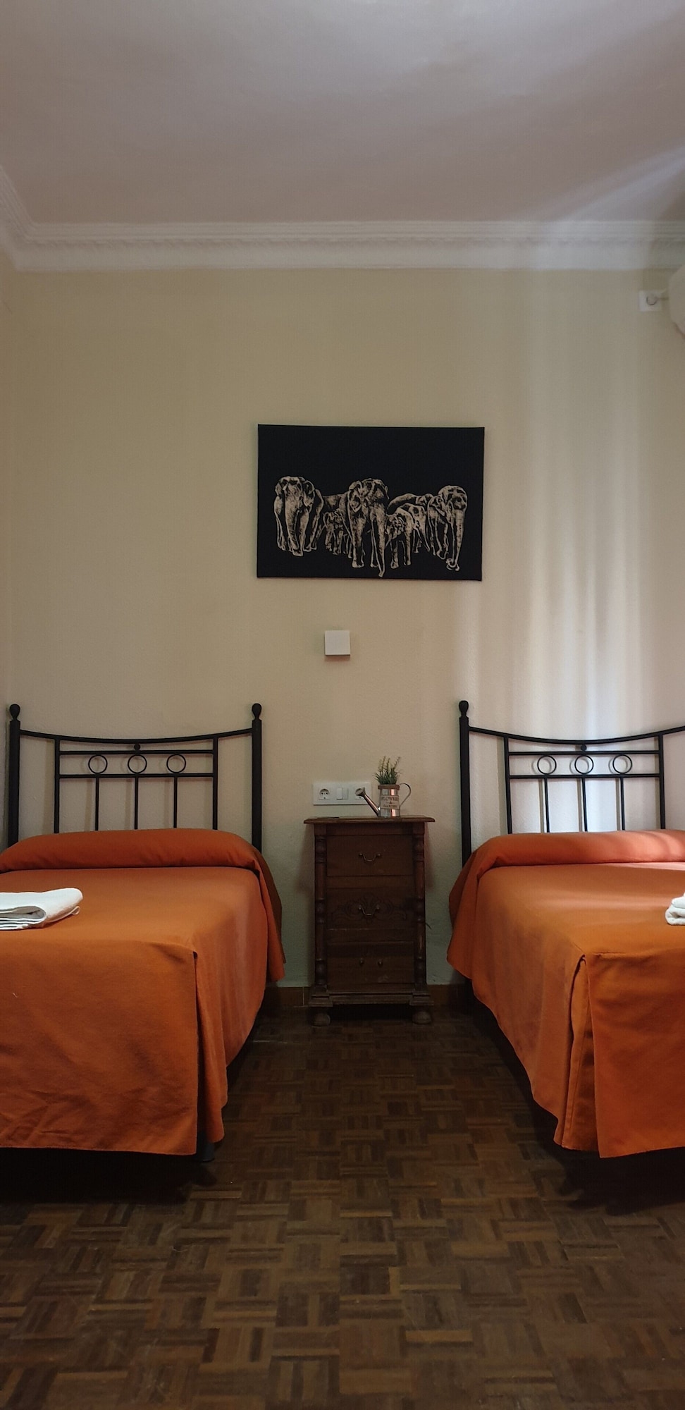 ROOM, QUADRUPLE, SHARED BATHROOM
