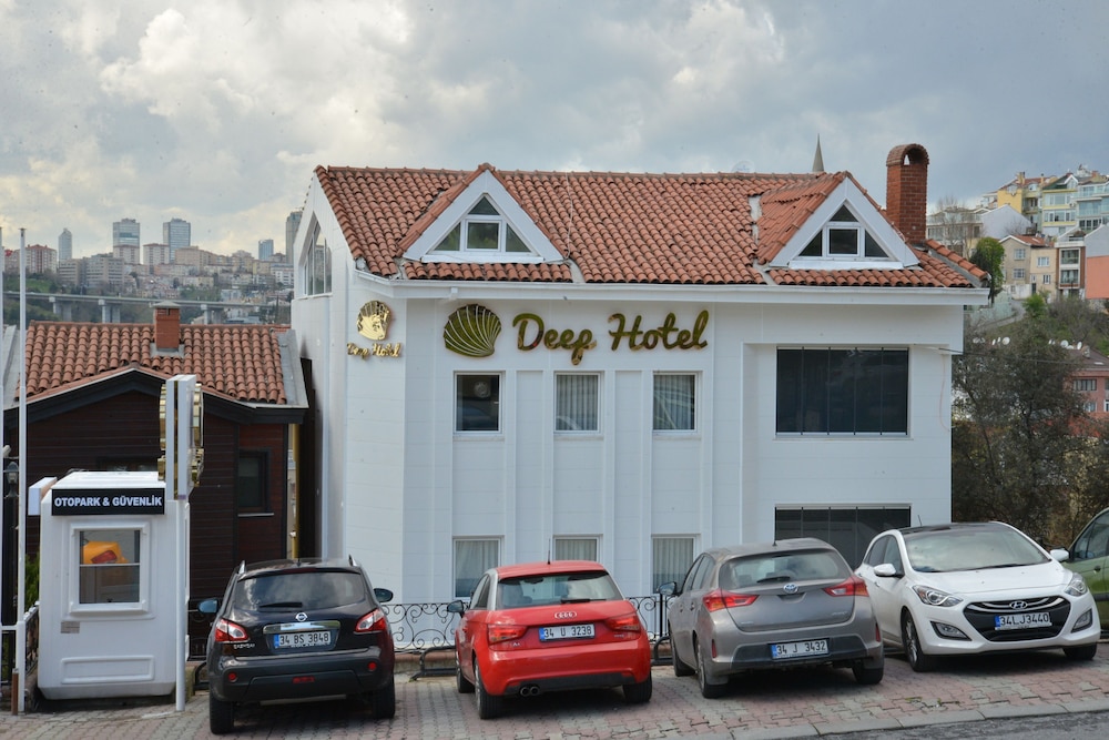 Deep Hotel 3/34