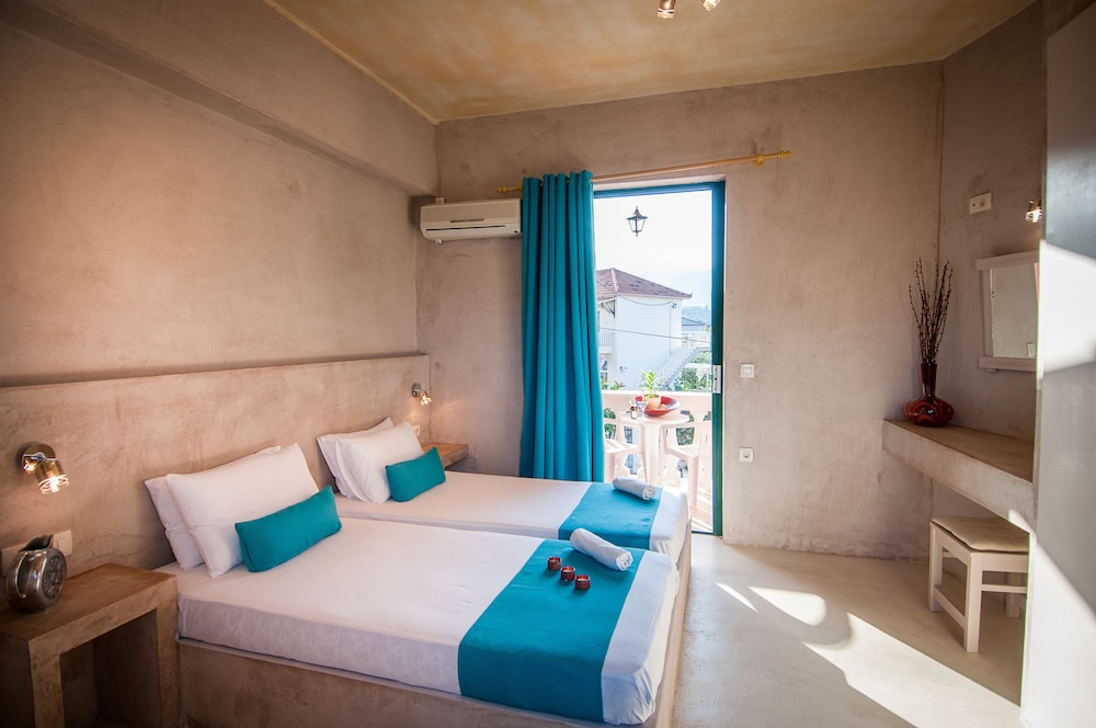 غرفة قياسية ثلاثية بسرير مزدوج وسرير فردي، Zante Nest 2/10